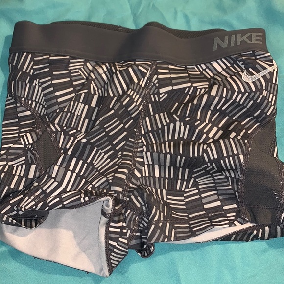Nike pro shorts - Picture 1 of 4